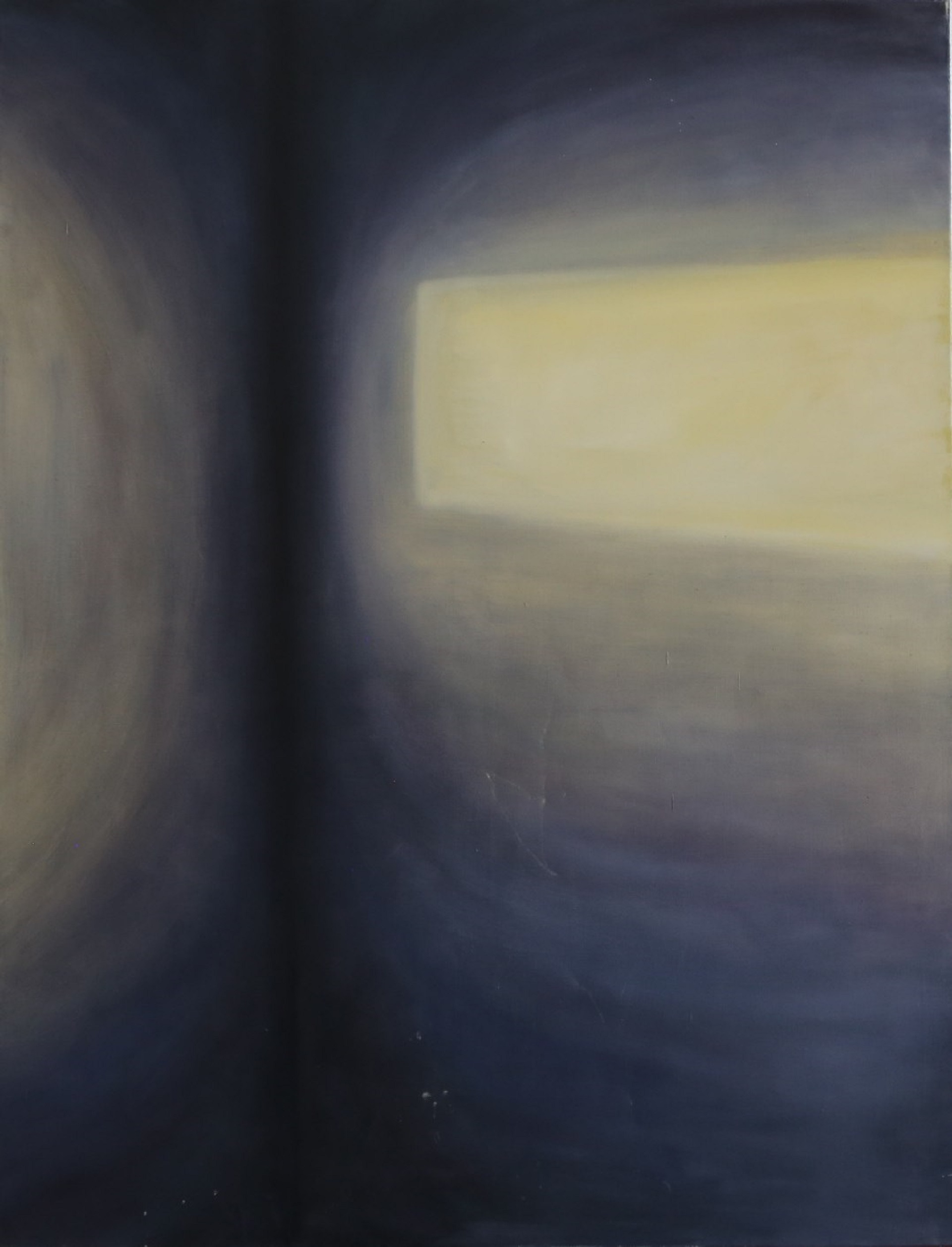 Obraz przedstawia narożnik ściany z padającym, rozmytym światłem.