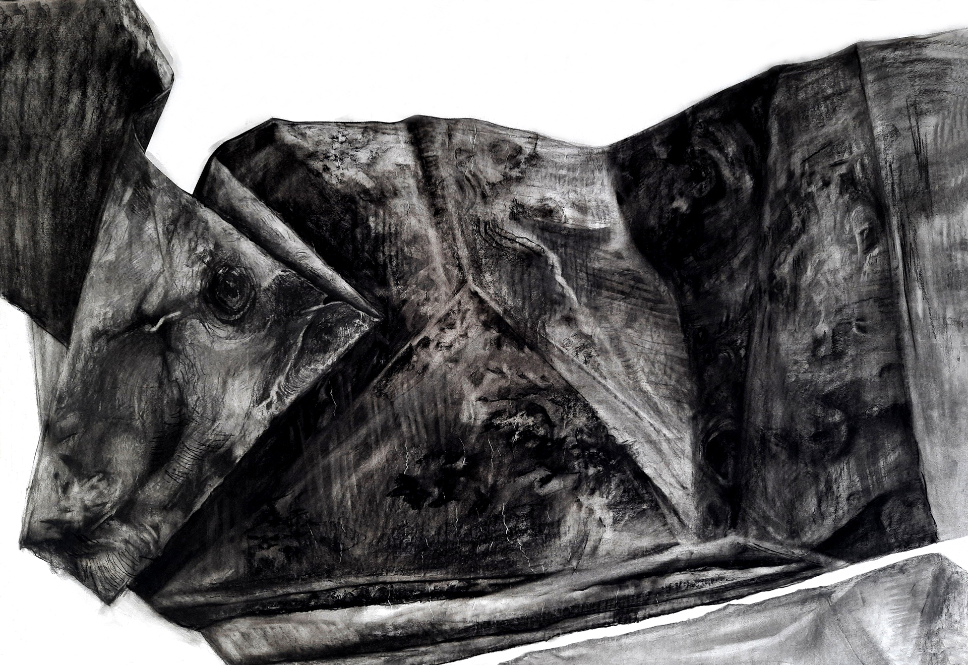 Zdjęcie przedstawiające detal martwej natury wykonany czarnym węglem na papierze