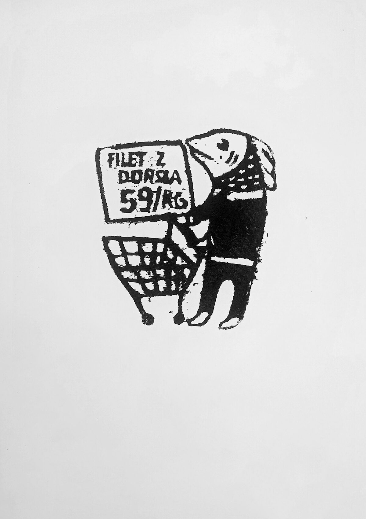 Postać z głową ryby, pcha wózek na zakupy. W tle widnieje szyld z napisem: Filet z dorsza 59/kg.